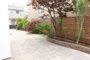 フェンスでプライバシーを守る